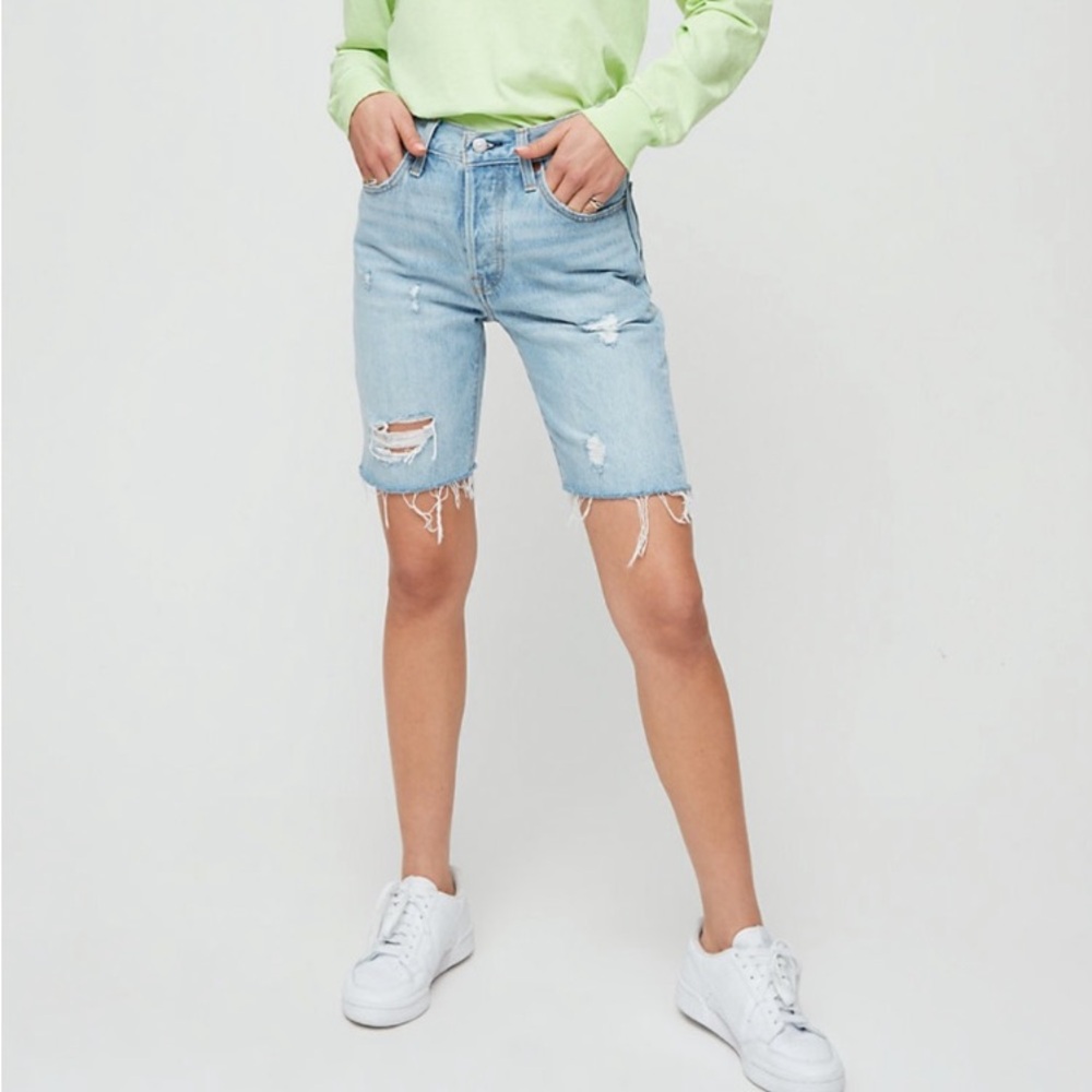 Levi’s 501 Button fly High Rise Mid Thigh Short